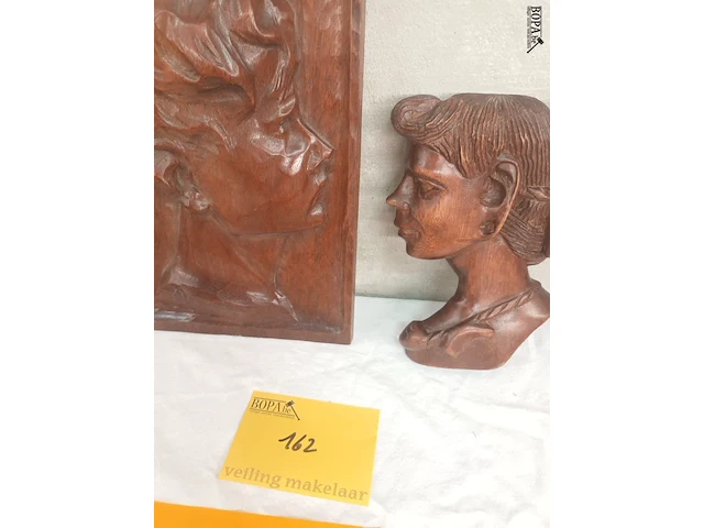 Lot 162 - vintage houten muurdecoratie. 2 stuks - afbeelding 4 van  4