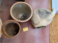 Lot 163 - bloempotten aardewerk - afbeelding 1 van  4