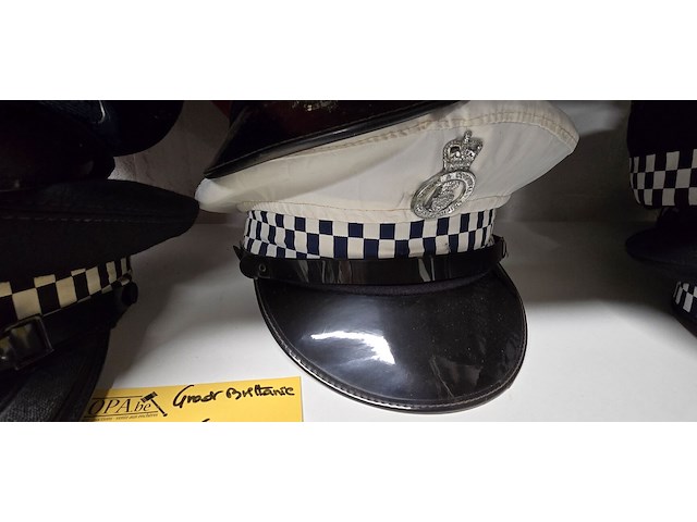 Lot 163 - groot btittanië 4 kepies + 2 vrouwelijke - afbeelding 3 van  7