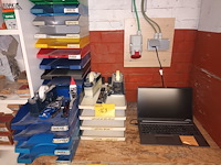 Lot 163 - kantoormateriaal en laptop - afbeelding 1 van  7