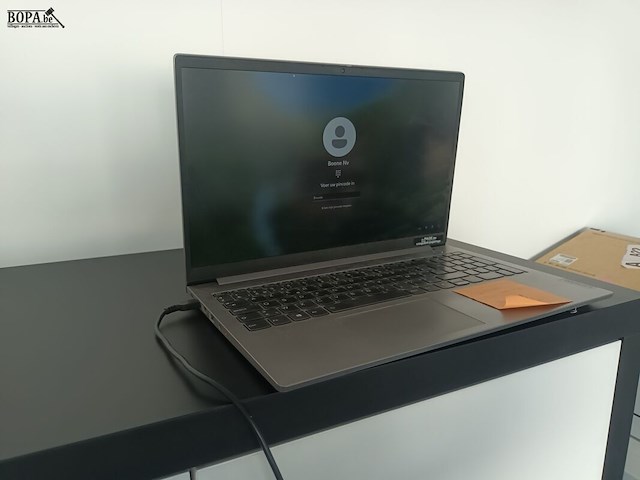 Lot 163 - kantoormateriaal en laptop - afbeelding 6 van  7