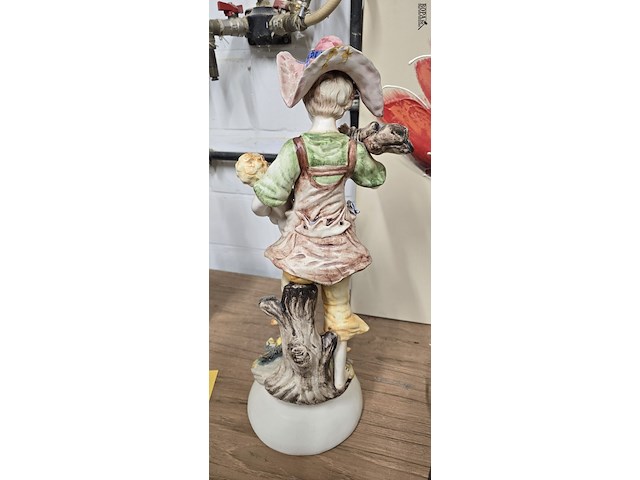 Lot 163 - koppel italiaanse porseleinen beelden bassano - afbeelding 6 van  7