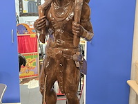 Lot 163 - levensgrote krijger met hert - afbeelding 1 van  6