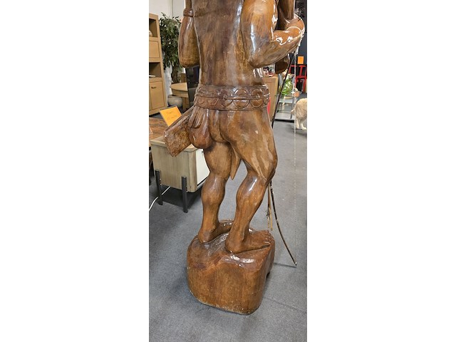 Lot 163 - levensgrote krijger met hert - afbeelding 5 van  6