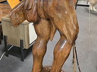 Lot 163 - levensgrote krijger met hert - afbeelding 5 van  6