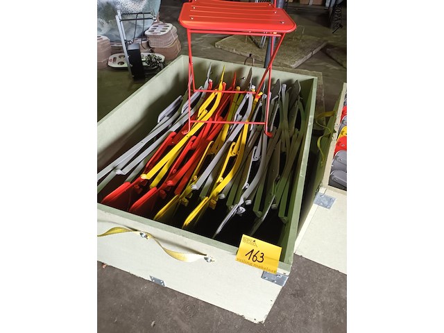 Lot 163 - metalen klapstoelen ikea. 15 stuks - afbeelding 4 van  4