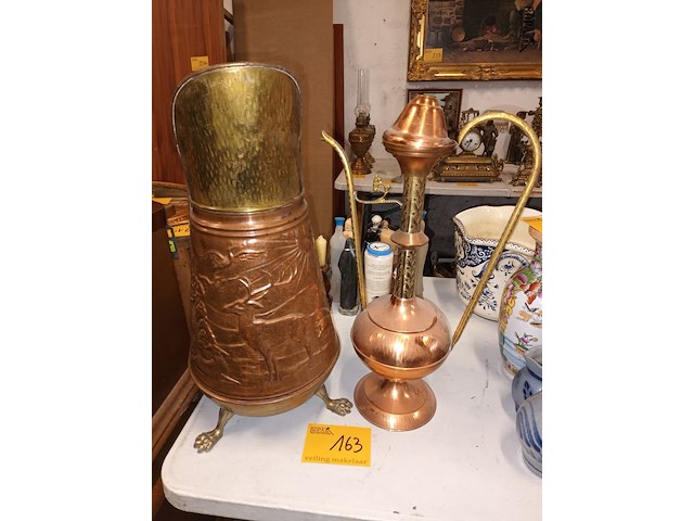 Lot 163 - paraplubak en kan in koper. 2 stuks - afbeelding 1 van  4