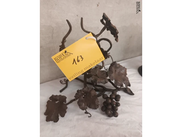 Lot 163 - smeedwerk druivenrank - afbeelding 1 van  5
