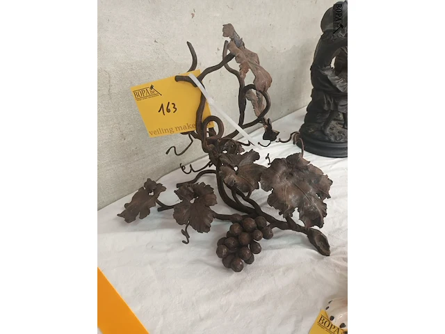 Lot 163 - smeedwerk druivenrank - afbeelding 2 van  5