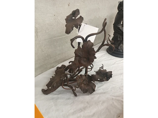 Lot 163 - smeedwerk druivenrank - afbeelding 5 van  5