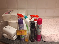 Lot 163 - toilet benodigdheden, 18 stuks - afbeelding 1 van  2
