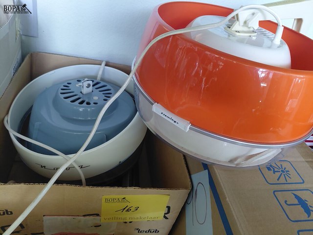 Lot 163 - vintage droogkap nova blauw met onderstel en kalorik oranje - afbeelding 1 van  4