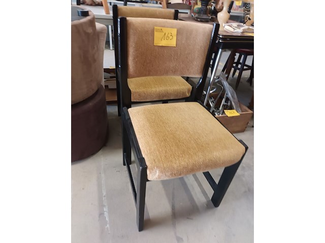 Lot 163 - vintage eetkamerstoelen. 2 stuks - afbeelding 1 van  4