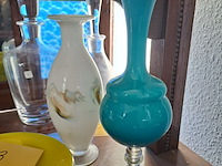 Lot 163 - vintage vaasjes en schaal - blauwtinten - afbeelding 2 van  3