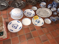 Lot 164 - antiek wit-blauw porselein. 22 stuks - afbeelding 1 van  4