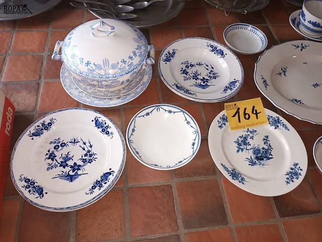 Lot 164 - antiek wit-blauw porselein. 22 stuks - afbeelding 2 van  4