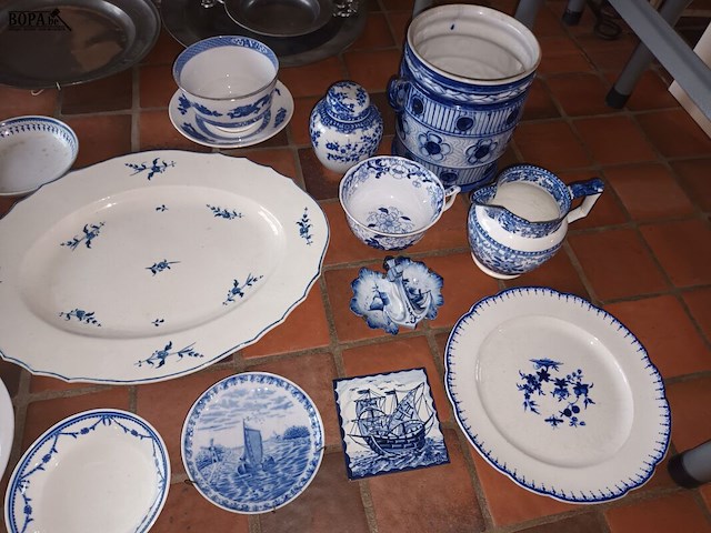 Lot 164 - antiek wit-blauw porselein. 22 stuks - afbeelding 4 van  4