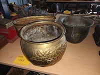 Lot 164 - koperen cache-pot. 3 stuks