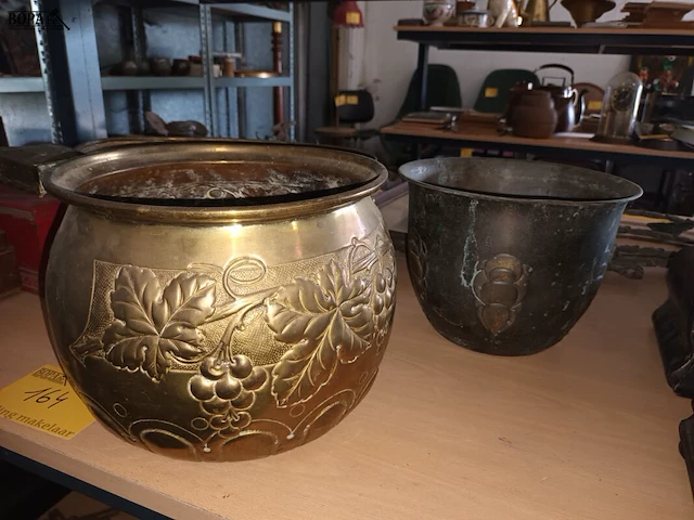 Lot 164 - koperen cache-pot. 3 stuks - afbeelding 2 van  3
