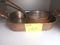 Lot 164 - koperen pannen en schaal. 3 stuks - afbeelding 2 van  3