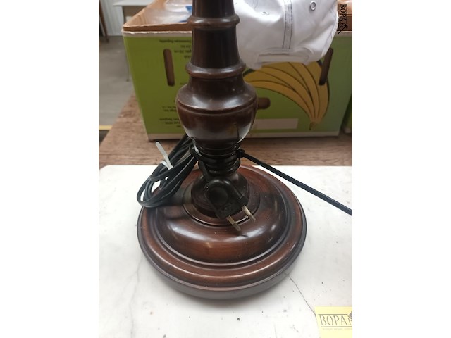 Lot 164 - lampedaire in houtdraaiwerk - afbeelding 2 van  3