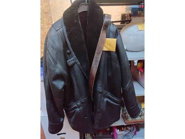 Lot 164 - lederen imitatiebont - l - man - afbeelding 1 van  4