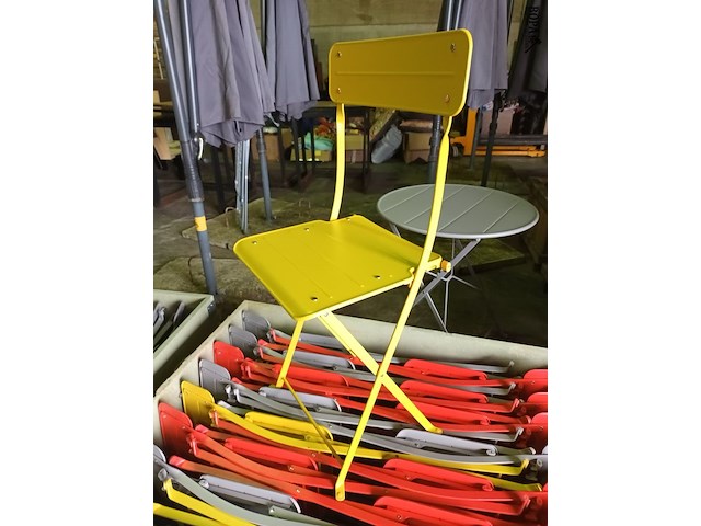 Lot 164 - metalen klapstoelen ikea. 16 stuks - afbeelding 1 van  4