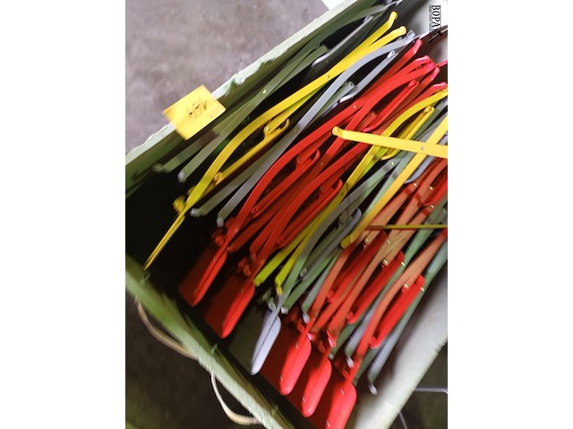 Lot 164 - metalen klapstoelen ikea. 16 stuks - afbeelding 2 van  4