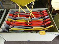 Lot 164 - metalen klapstoelen ikea. 16 stuks - afbeelding 4 van  4