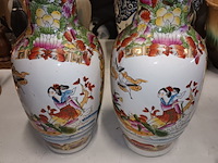 Lot 164 - oosterse vazen. 2 stuks