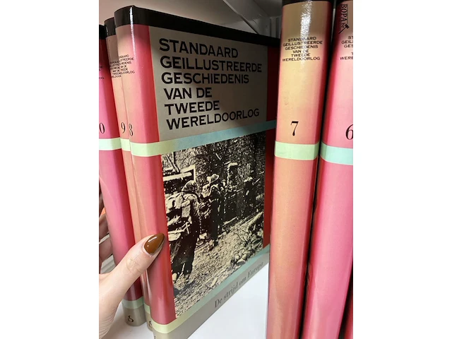 Lot 164 - reeks geschiedenisboeken 'tweede wereldoorlog' - 10 stuks - afbeelding 3 van  4