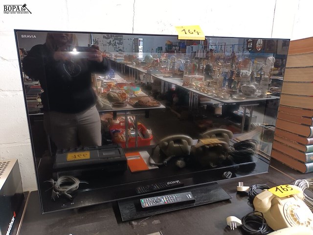 Lot 164 - tv sony - afbeelding 1 van  4