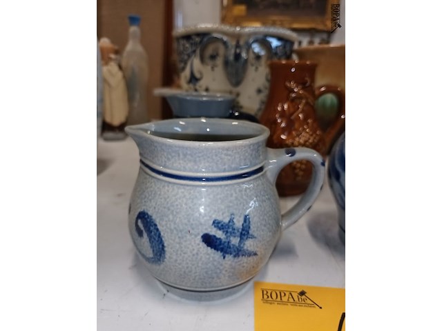 Lot 165 - aardewerk kruiken. 4 stuks - afbeelding 3 van  8