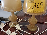 Lot 165 - albast tafellampen. 2 stuks - afbeelding 1 van  4