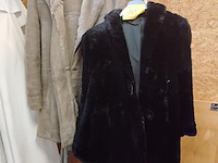 Lot 165 - bontjas dames zwart - afbeelding 1 van  2