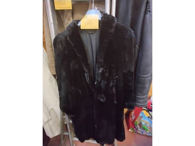 Lot 165 - bontjas dames zwart - afbeelding 2 van  2