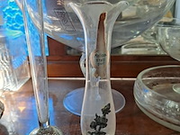 Lot 165 - lot glaswerk: schalen en vaasjes - afbeelding 2 van  3