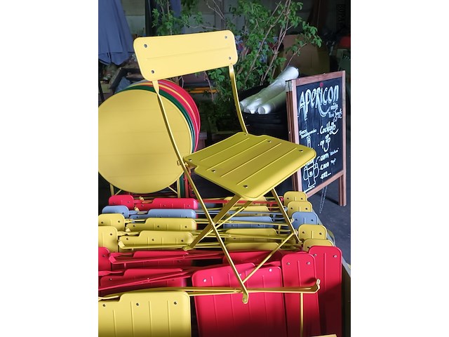 Lot 165 - metalen klapstoelen ikea. 15 stuks - afbeelding 1 van  4