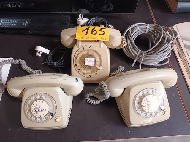 Lot 165 - oude telefoon. 3 stuks - afbeelding 1 van  3