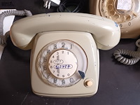 Lot 165 - oude telefoon. 3 stuks - afbeelding 2 van  3