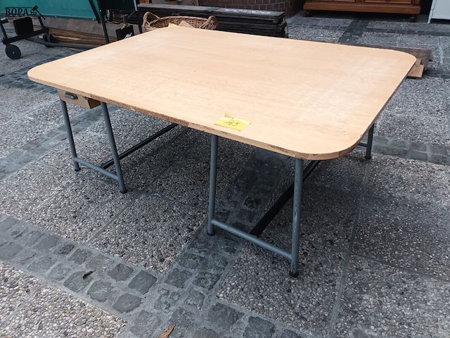 Lot 165 - speeltafel voor kinderen - afbeelding 1 van  3