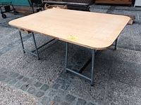 Lot 165 - speeltafel voor kinderen - afbeelding 1 van  3