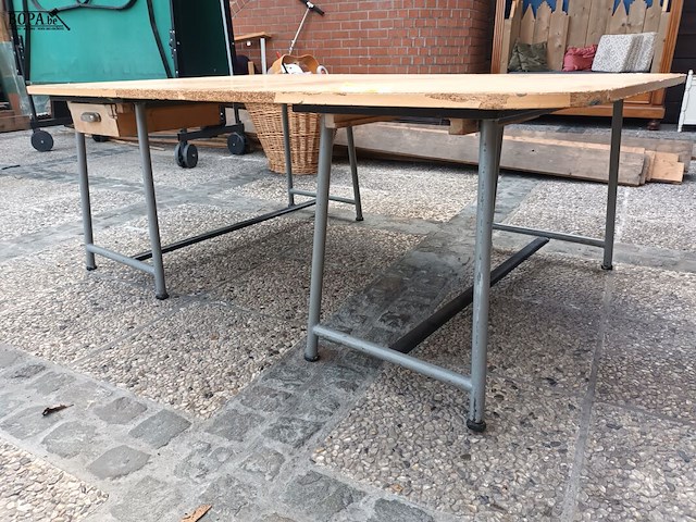 Lot 165 - speeltafel voor kinderen - afbeelding 2 van  3