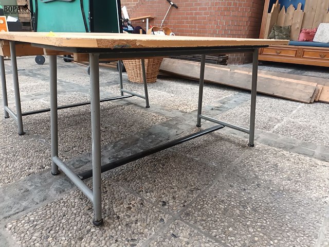 Lot 165 - speeltafel voor kinderen - afbeelding 3 van  3