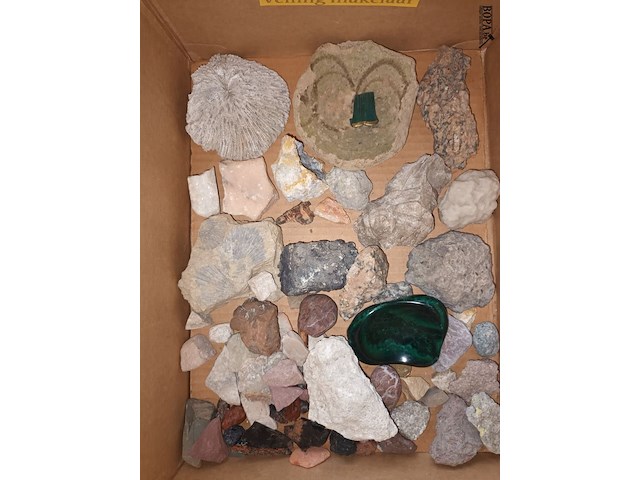 Lot 165 - stenen en mineralen - afbeelding 2 van  4