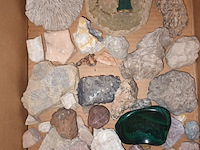 Lot 165 - stenen en mineralen - afbeelding 2 van  4