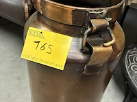 Lot 165 - verkoperde melkkit