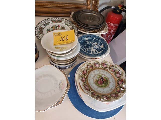 Lot 166 - borden. 35 stuks - afbeelding 1 van  4