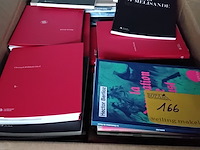 Lot 166 - doos programmaboekjes of libretto's voor opera - afbeelding 1 van  1