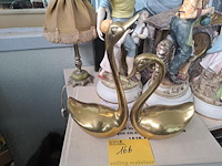 Lot 166 - duo vintage messing zwanen - afbeelding 1 van  1